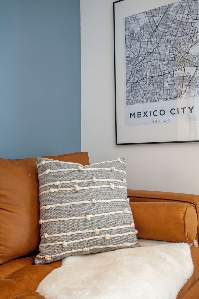 Bright & sweet unit in middle Polanco
