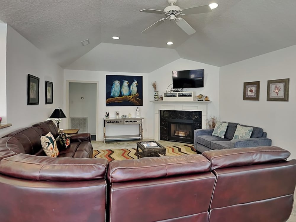 Casa de Reyes by Ryson Vacation Rentals