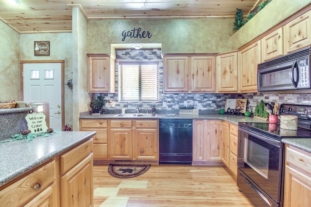 Outdoor Oasis: Family-friendly Cabin in Show Low!
