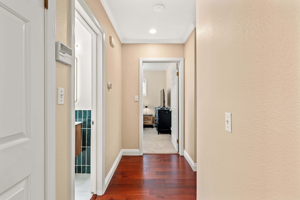 Modern Serenity Near LA Tranquil 3BR Stay