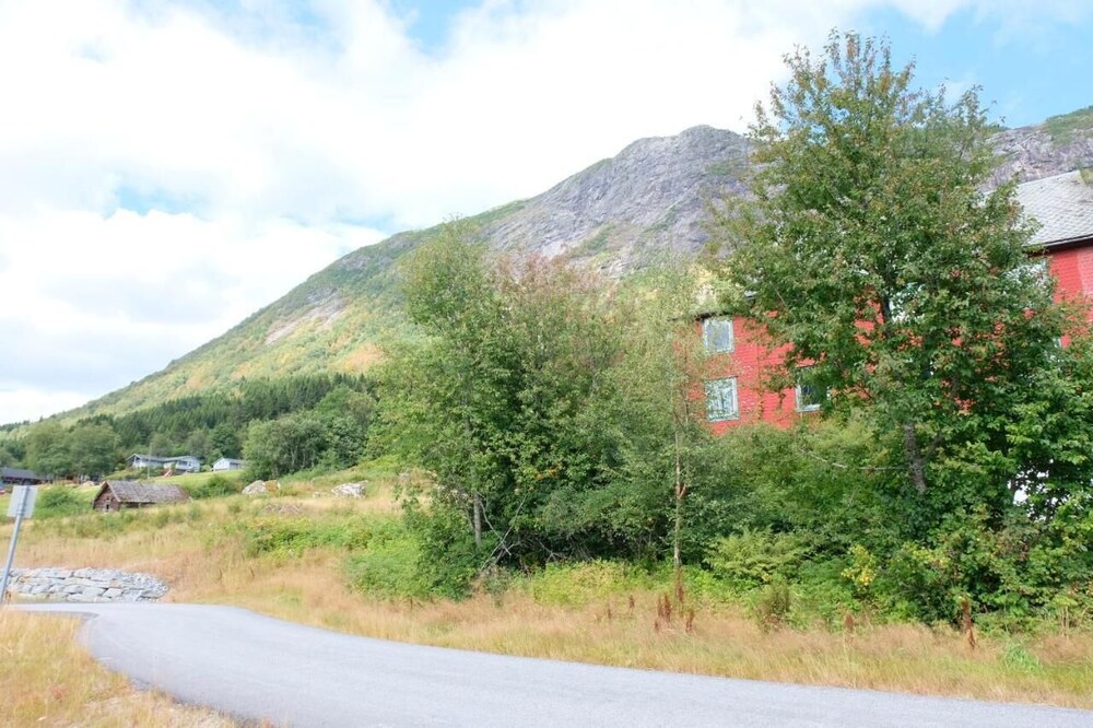 Jølster Lake View