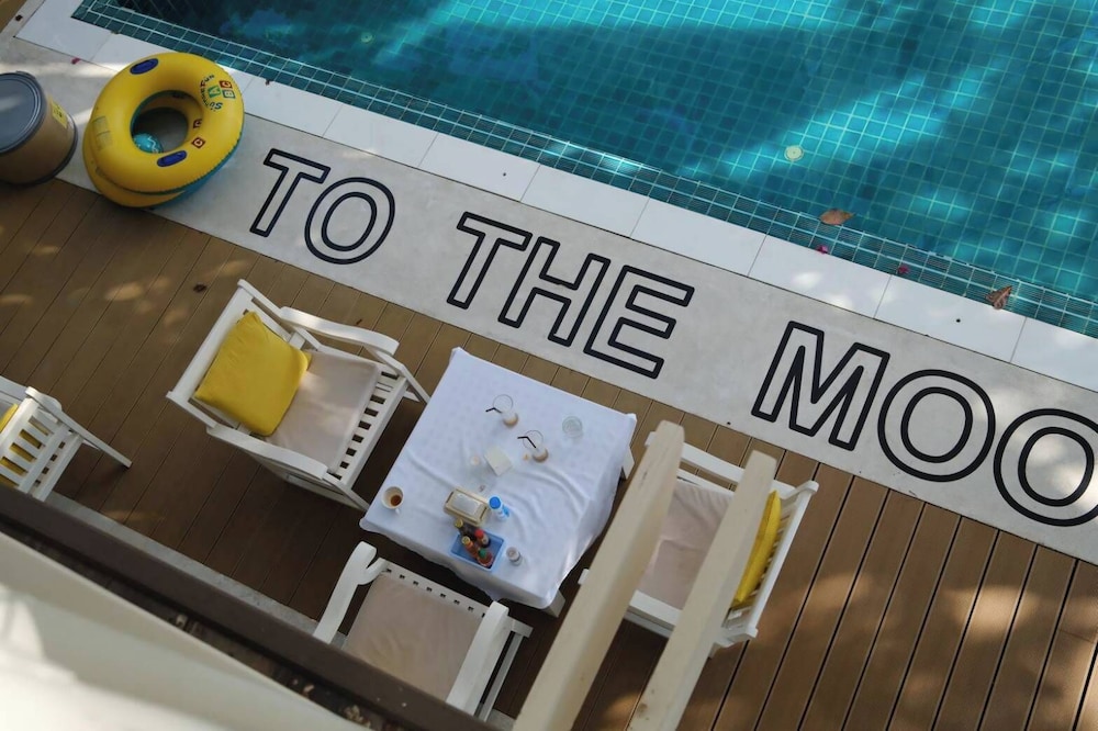 To The Moon Guesthouse