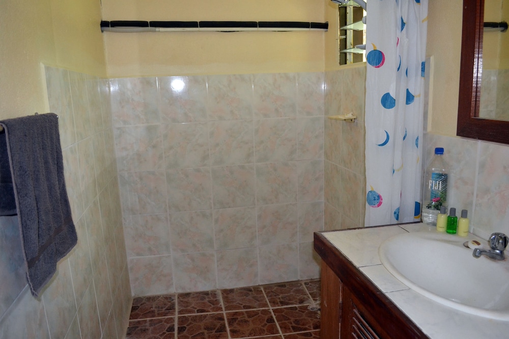 Ratu Kini Backpackers & Dive Resort