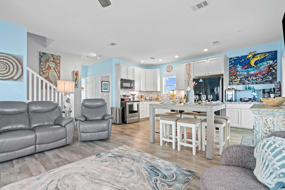 Mermaid Manor Waterfront Haven w Hot Tub Dock