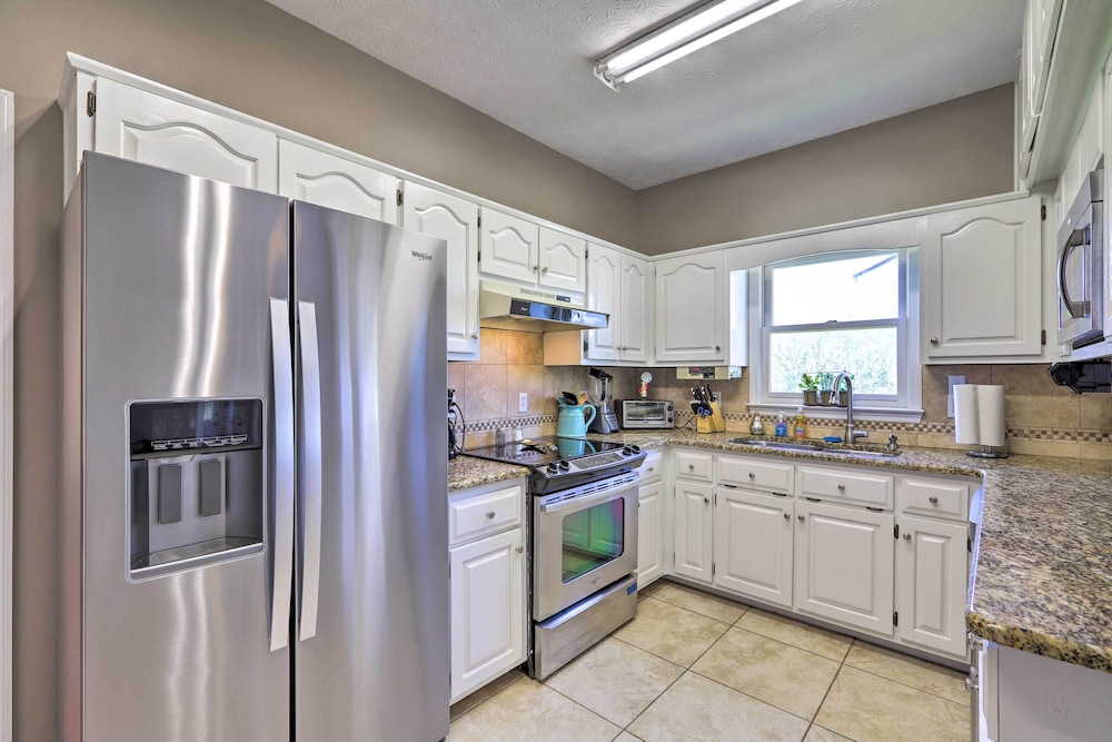 Pine Mountain Valley House w/ Pool & Grill! view 4