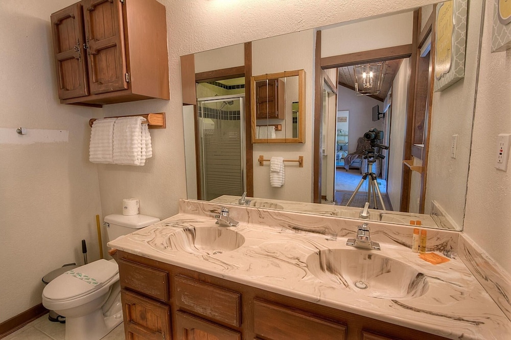 Lake Tahoe Vacations - Inclining View 3 Bedroom Home by RedAwning - Property Image 8