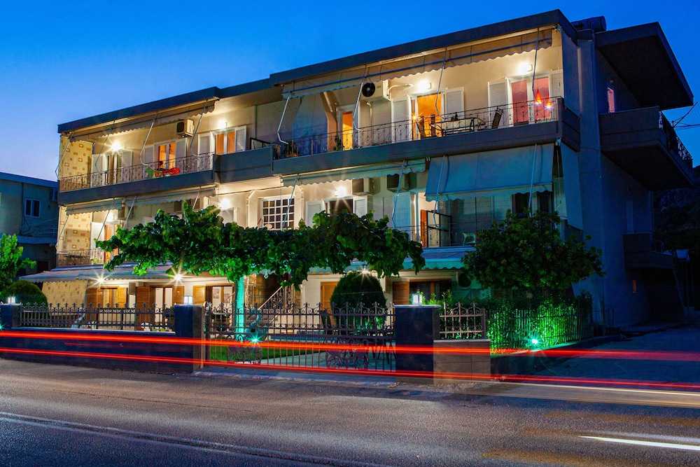 Stork Holiday Apartments - Garden & Sea View
