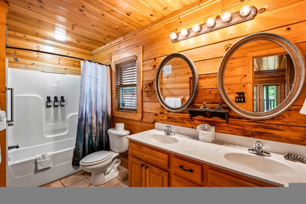 Amazing Views w Gameroom Hot Tub Pool