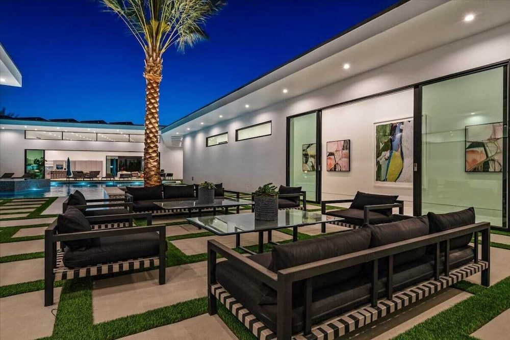 Sleeps 23 Luxury Villa w/ Pool, Hot Tub & Pickleball Court Bravo Villa 10