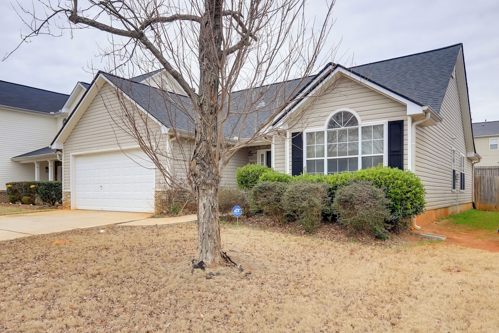 2 Mi to Heritage Park: Pet-friendly Mcdonough Home