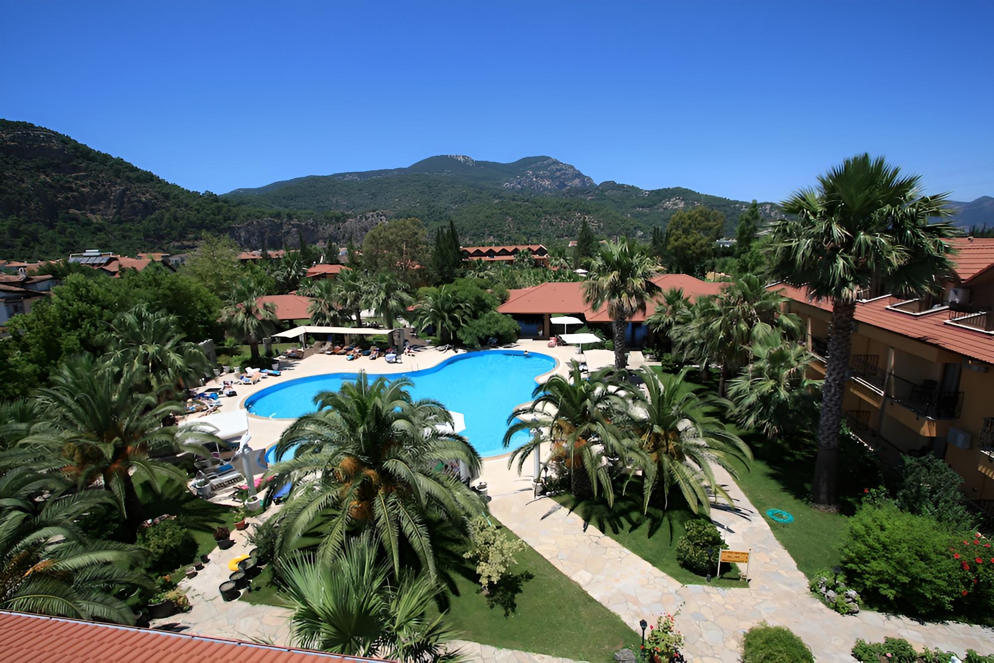 Hotel Holiday Calbis
