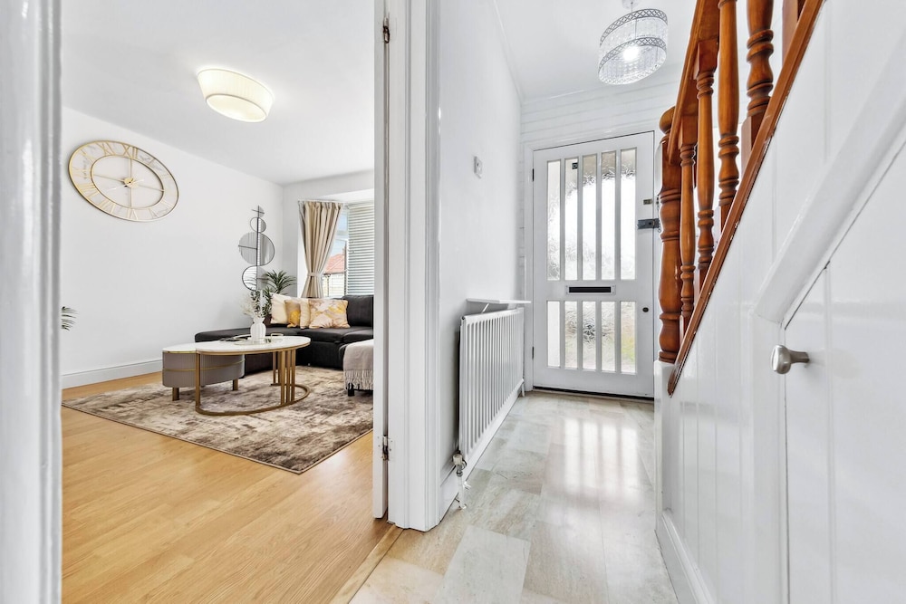 Spacious 3 bd Garden M25, Free Parking,bluewater