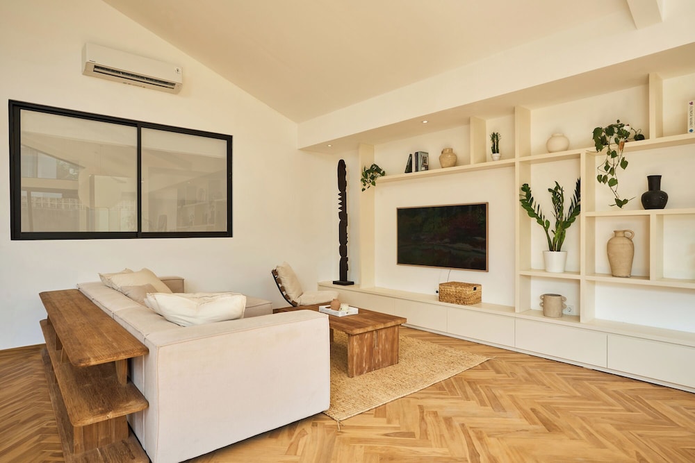 White Villa by Betterplace