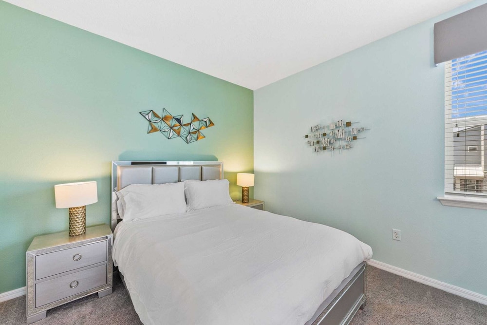 Minutes to Disney Parks + Universal Sleeps 21 w/ Pool, Hot Tub, Game Room