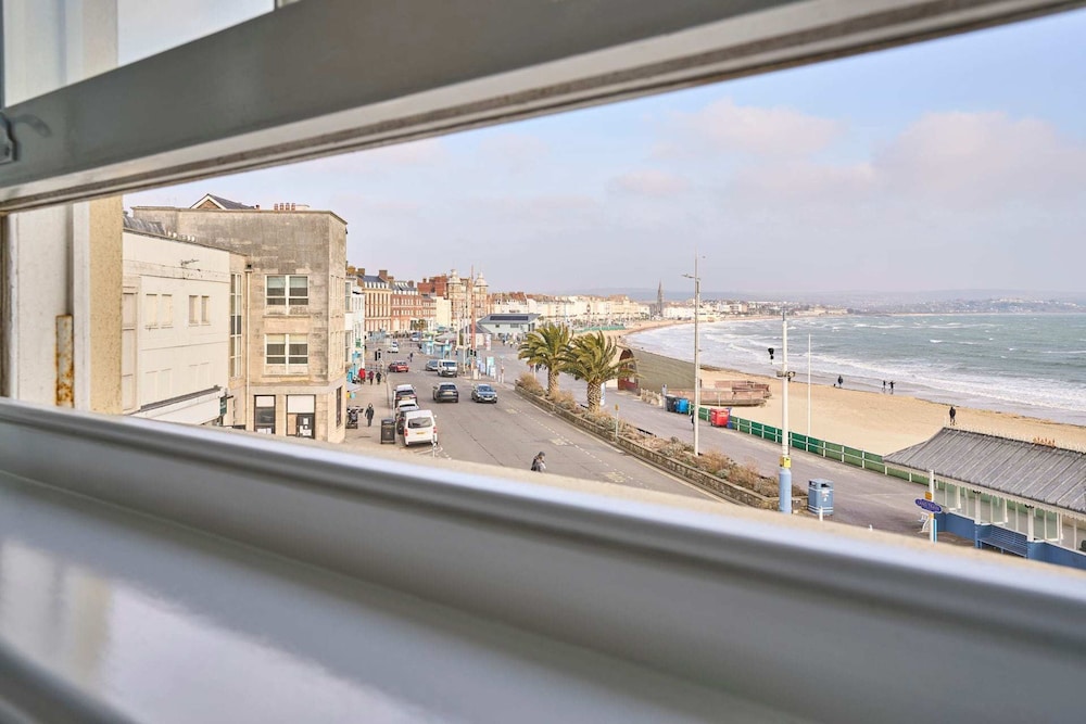 Host Stay Beachside Gallery
