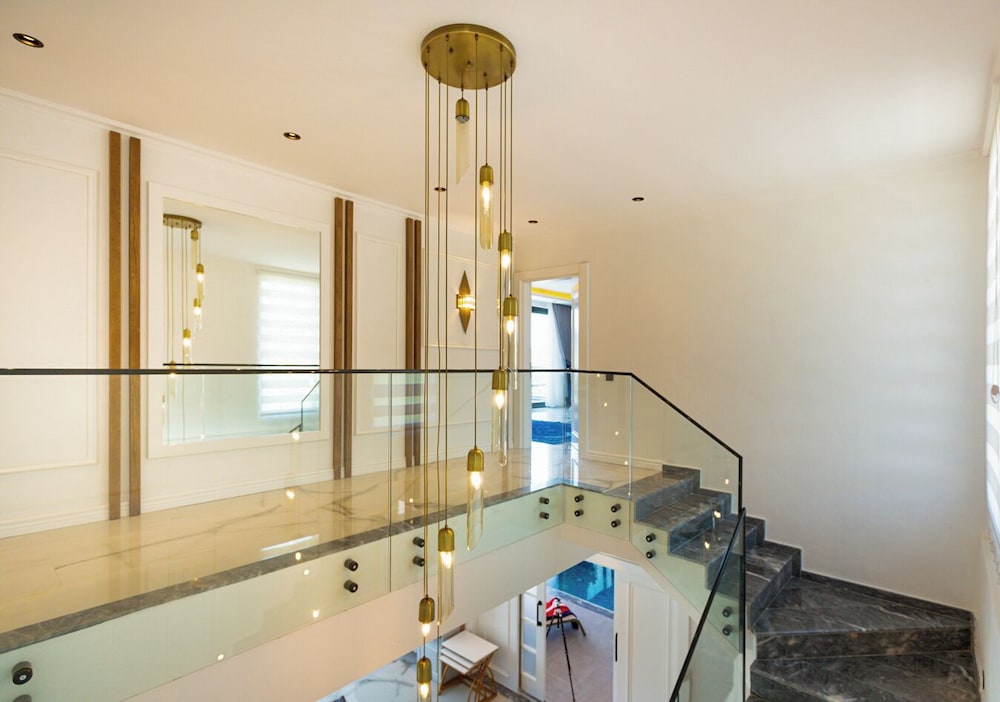 Villa White House