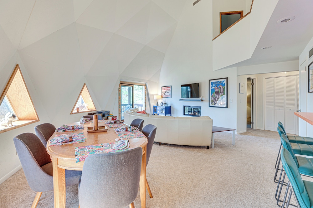 Geodesic Dome House: 18 Acres on Baraboo River! view 3