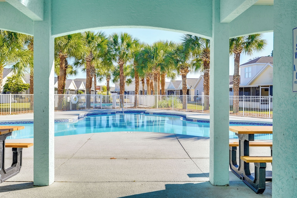 1 Mi to Gulf: Home w/ Patio & Pool Access in Pcb!