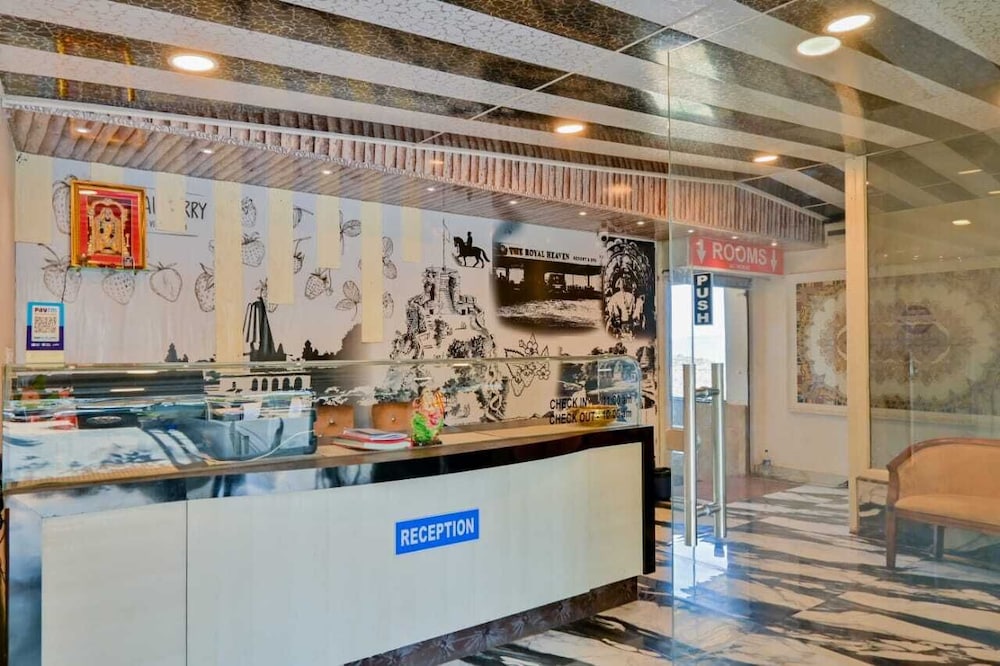 Lobby & Reception