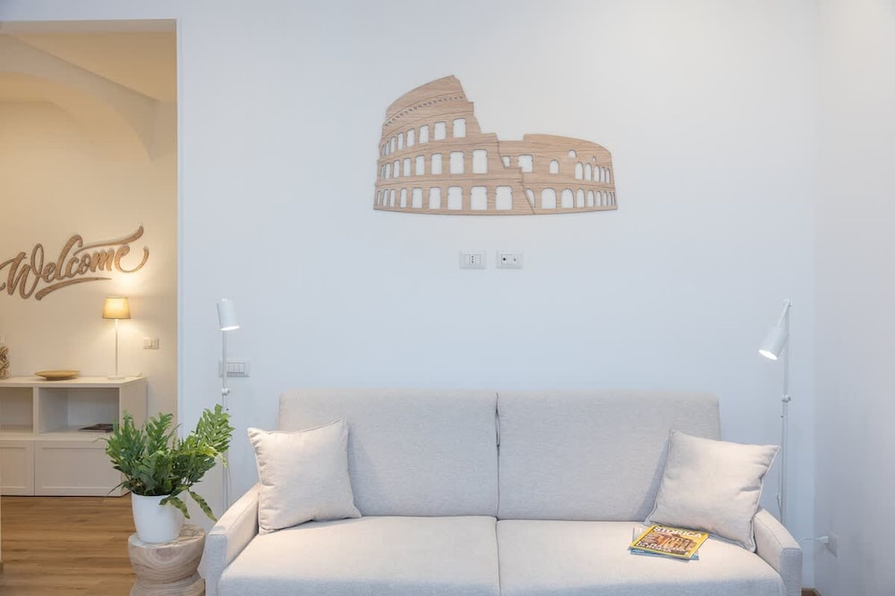 Colosseum Holidays - Three-bedroom Apartment