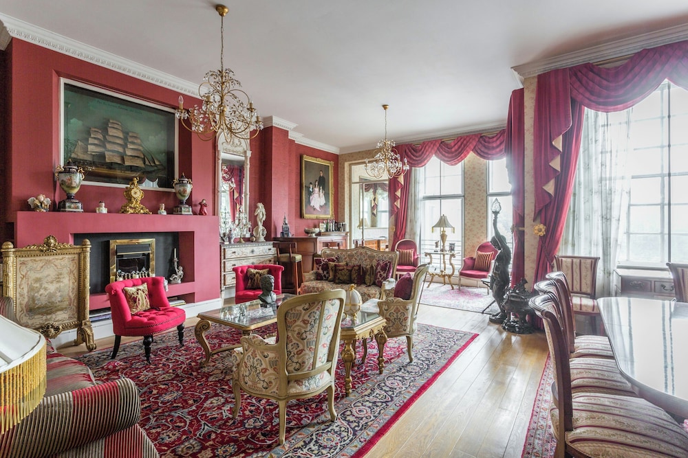 Hyde Park Gate II by Onefinestay