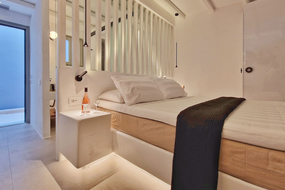 AGADA Folegandros