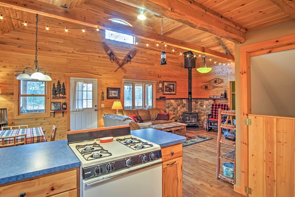 Remote Pentwater Cabin in the Woods: 5 Mi to Dtwn