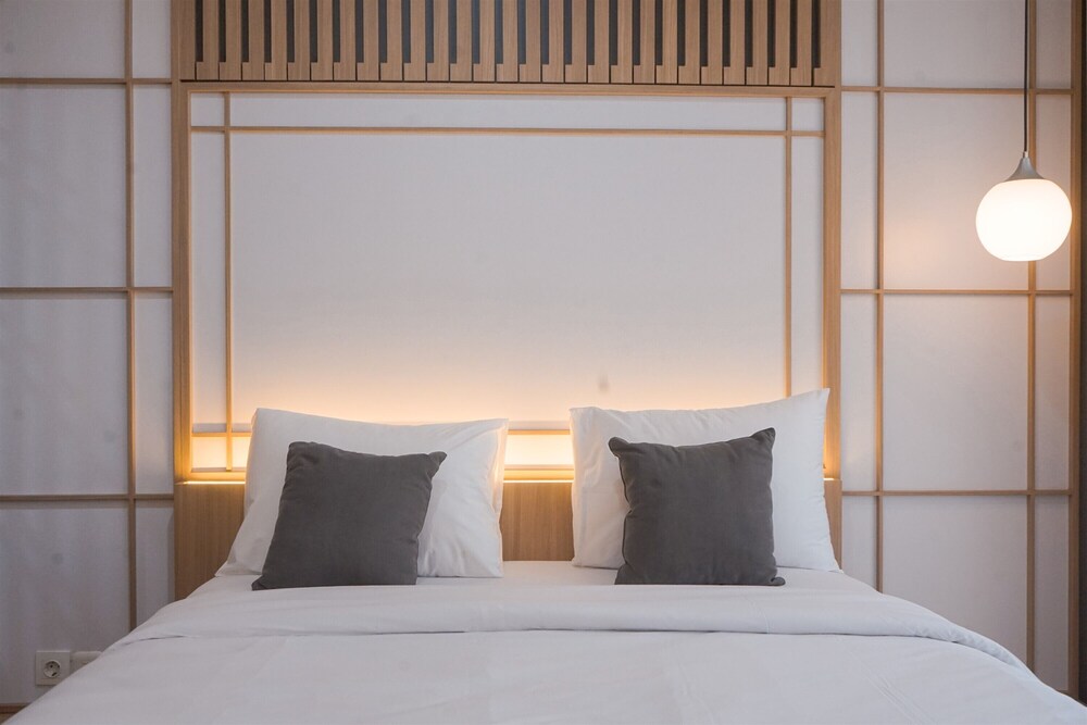 Warm And Well Designed 1Br At The Smith Alam Sutera Apartment