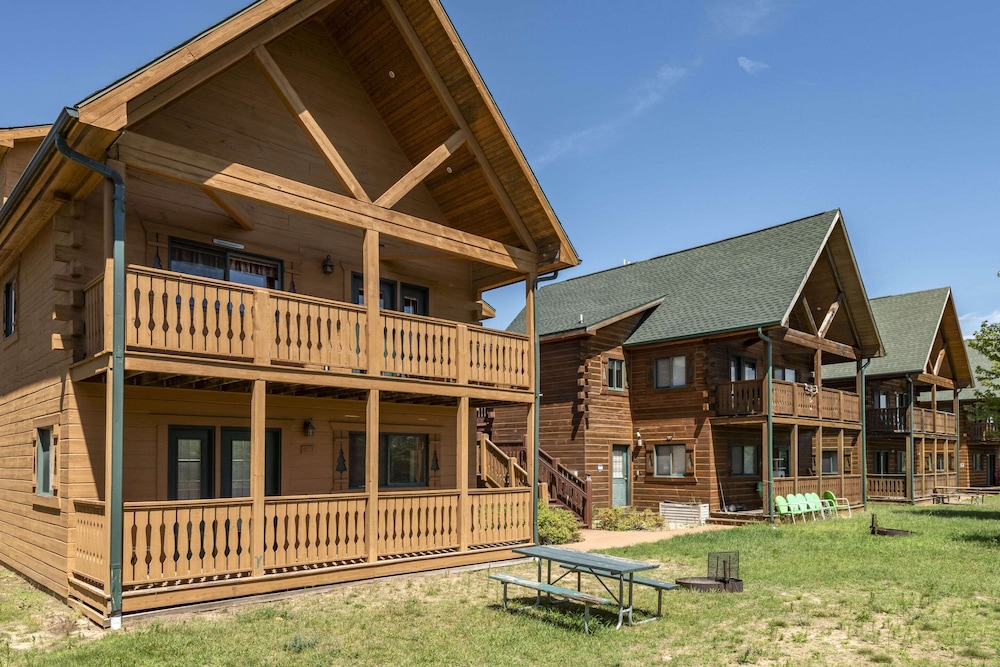 Three Bears Waterpark Resort Near Tomah, Ascend Collection Hotel