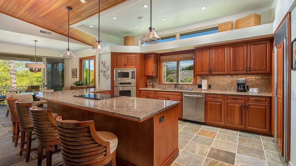 Spacious Townhome - Stunning Golf Course Views - Pool & Fitness- Vrkcv