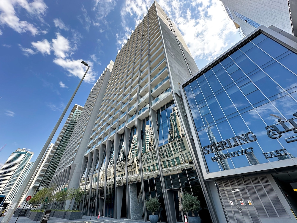 HiGuests - The Sterling by Omniyat — Dubai