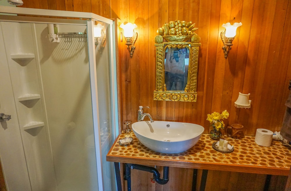 Wedgwood Manor and Glamping Retreat