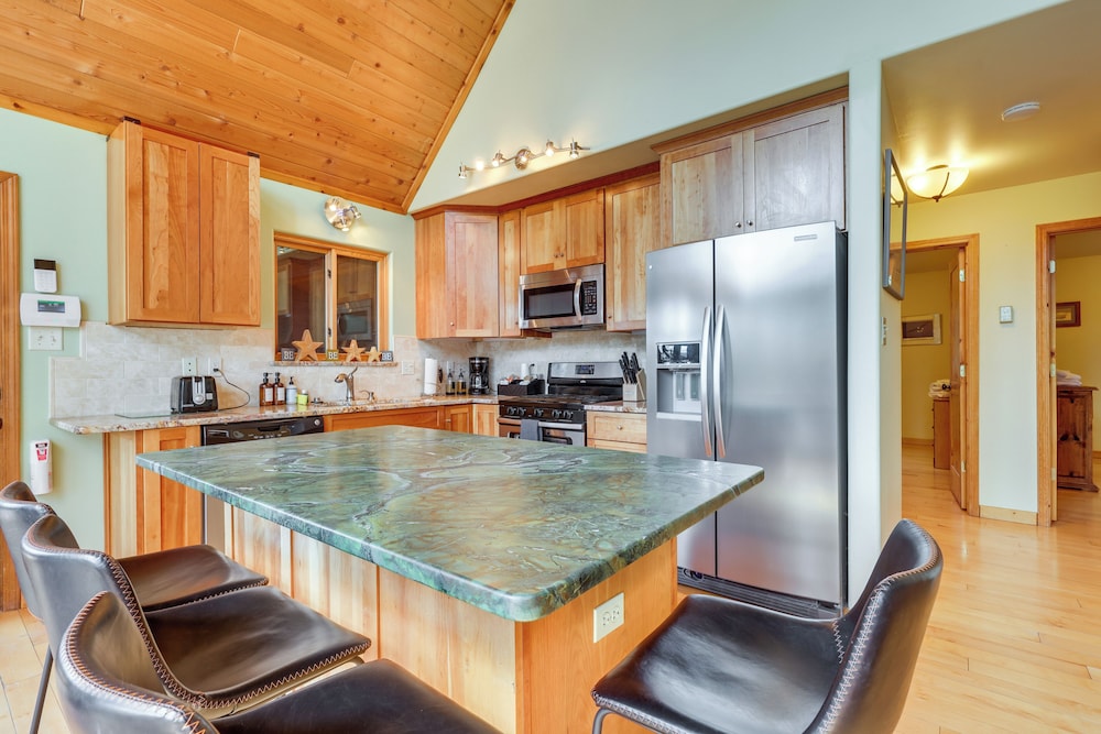 2 Min to Hiking: Cabin w/ Deck in Angel Fire