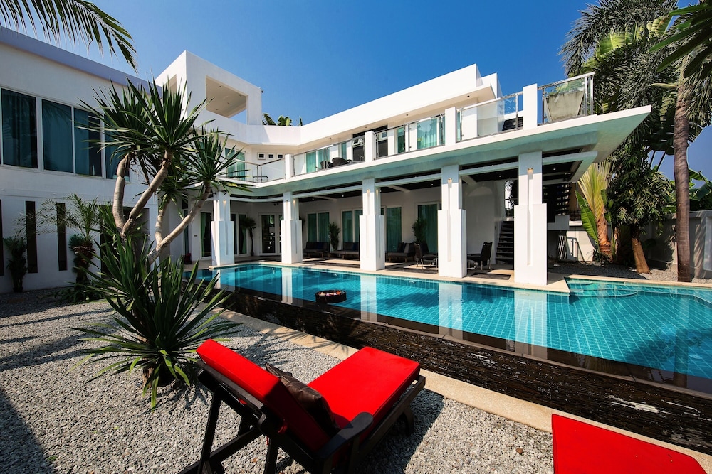 Hollywood Pool Villa Jomtien Pattaya