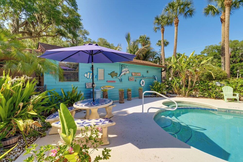 Boat, Fish & Swim: Lakefront Cabin in Okeechobee!