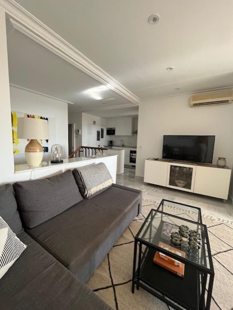 2-bed Sea View Apt, 10 Mins From Puerto Banus