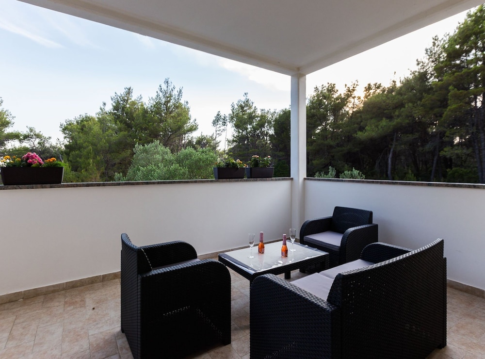 Elegant and Lavish Leisure Apartments Zadar With Outdoor Pool