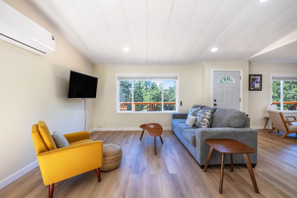 Orchard Haven Guest House 2 Bedroom Home by RedAwning