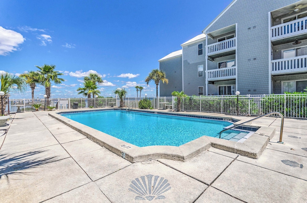Family-friendly Fort Walton Beach Condo w/ Views