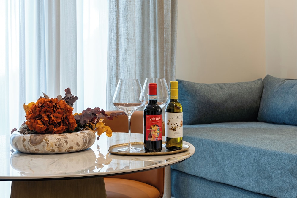 Hera rooms and suites
