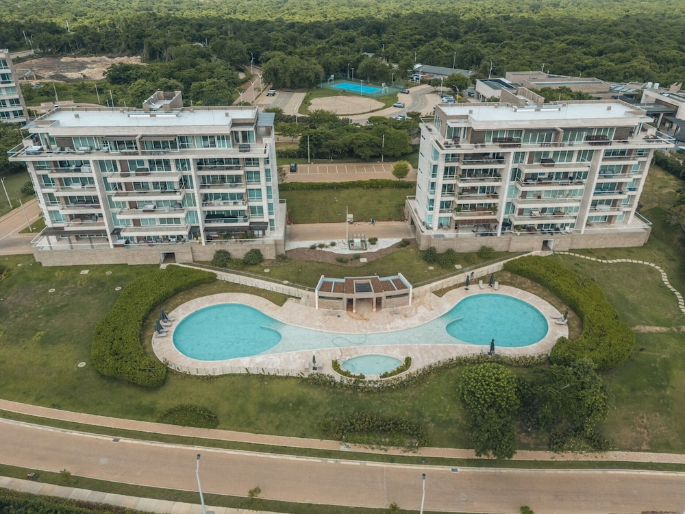 Seaside 3BR Retreat w Terrace Beach Access