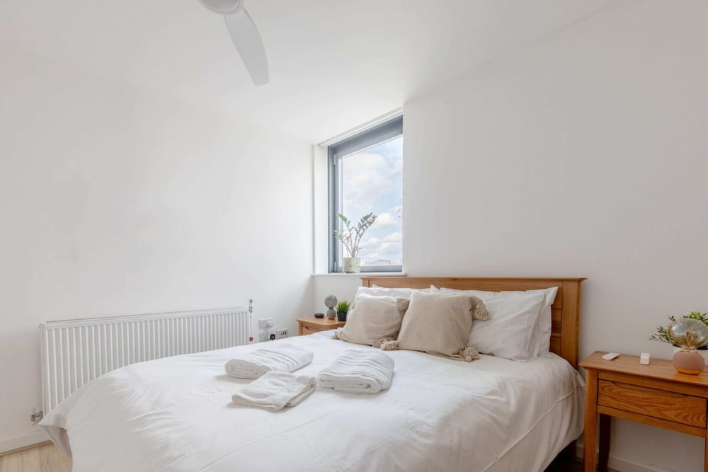 Funky 1BD High-rise Flat W/city Views, Angel!