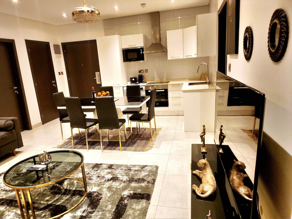 Chafford Suite-Douglas Luxury Apartments