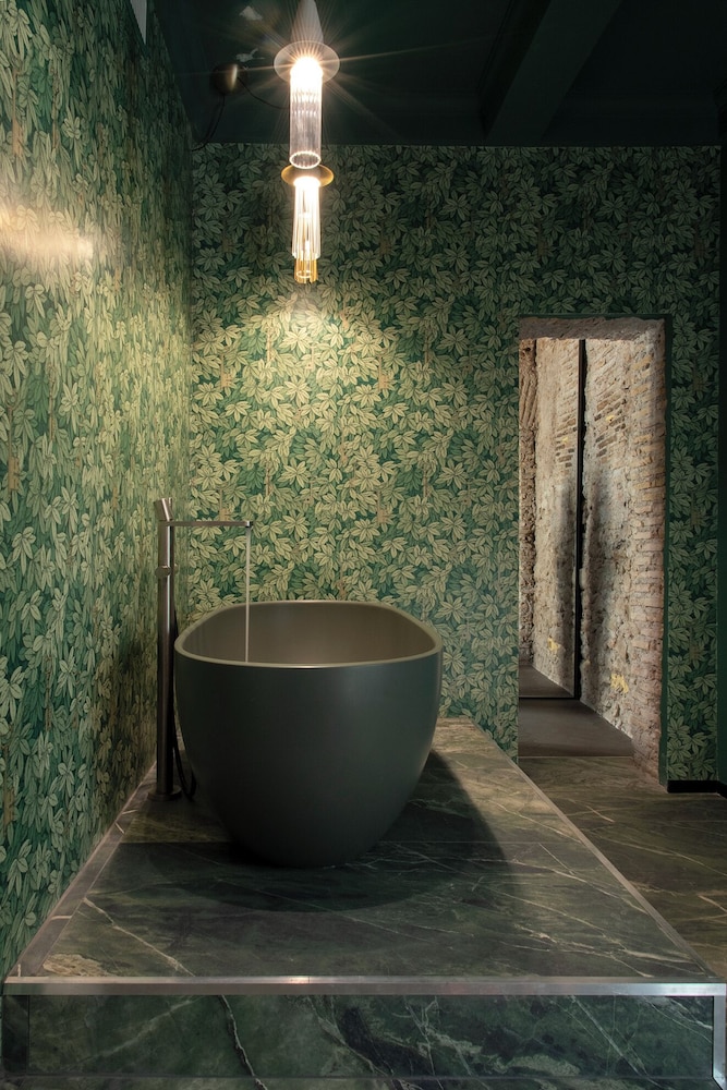 Colonna Collection