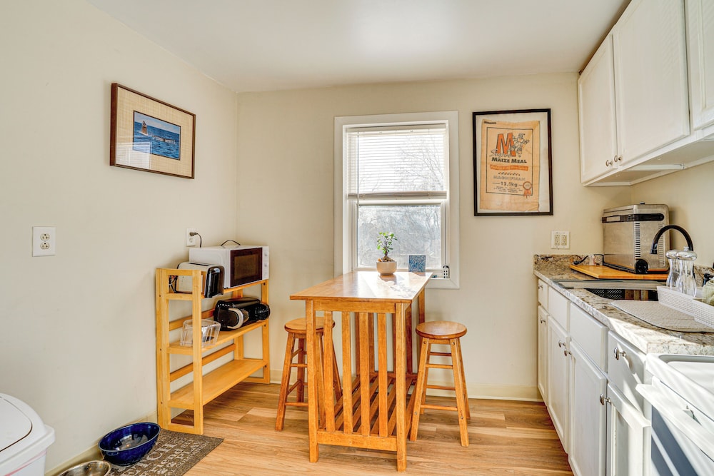 2 Mi to Downtown Minneapolis: Apt w/ Shared Yard