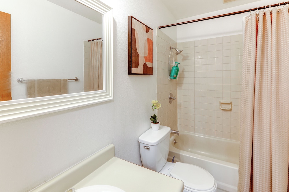 Near Dtwn & Pioneer Park: Fairbanks Home w/ Deck!