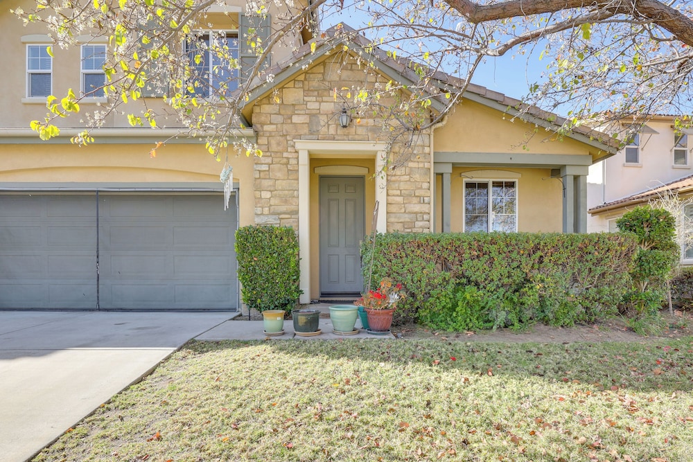 14 Mi to Old Town Temecula: Luxe Fallbrook Home!