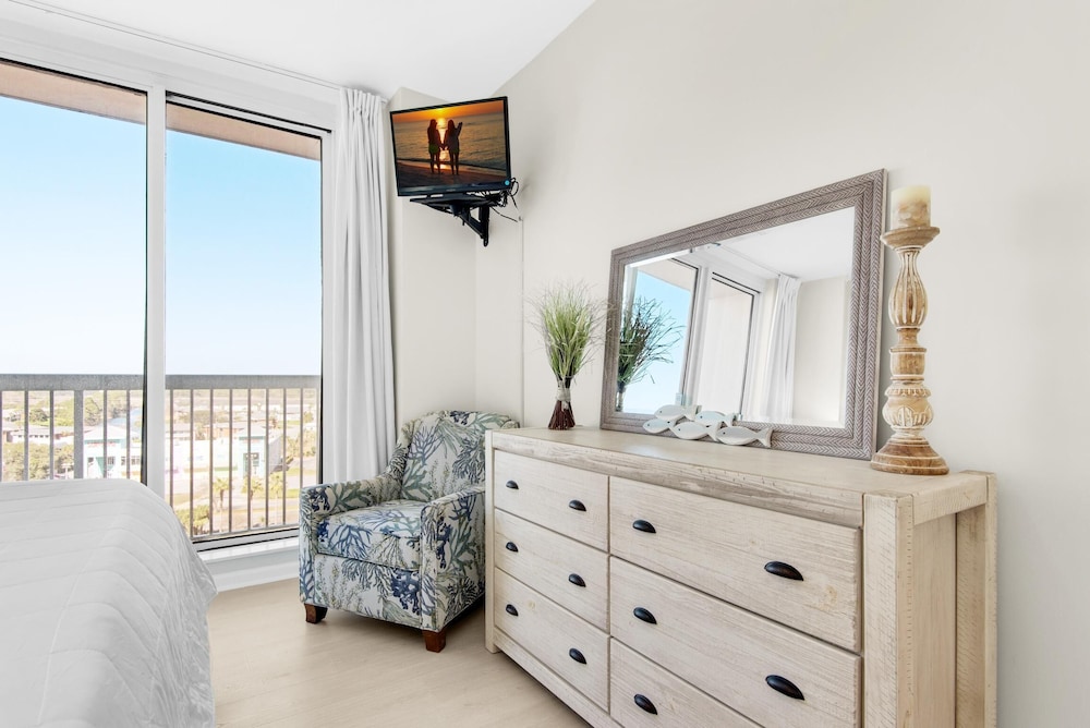Silver Beach Towers 1003 West