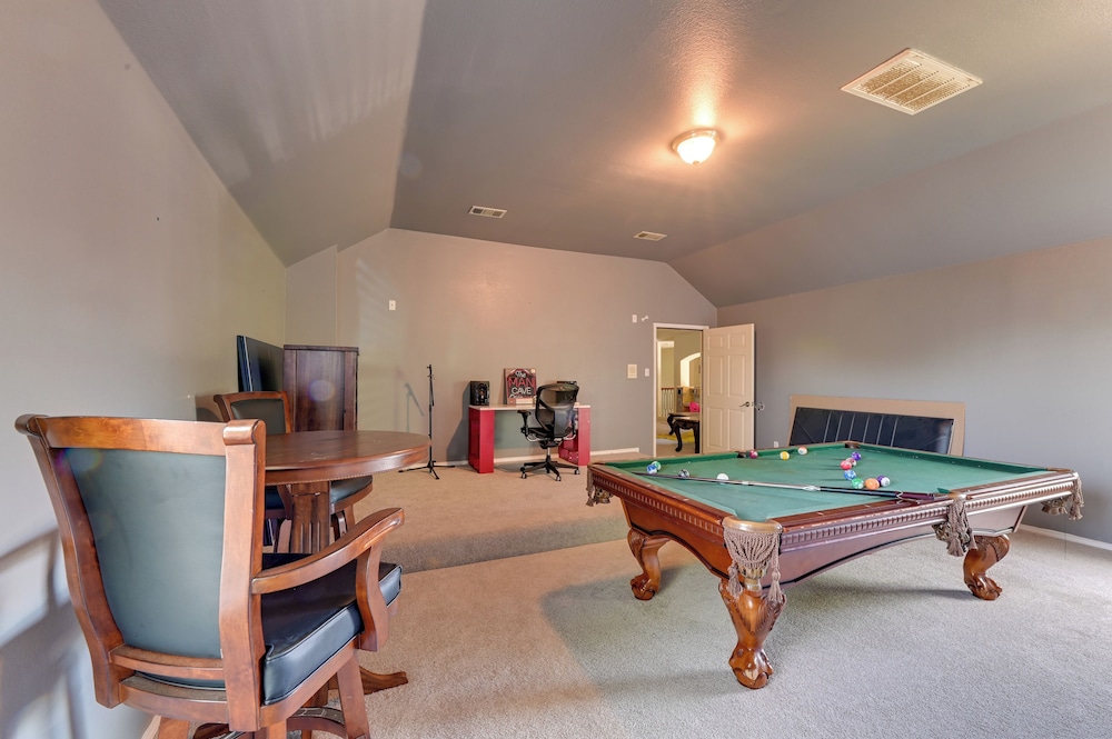 Shop, Play & Explore: Family Home in Allen
