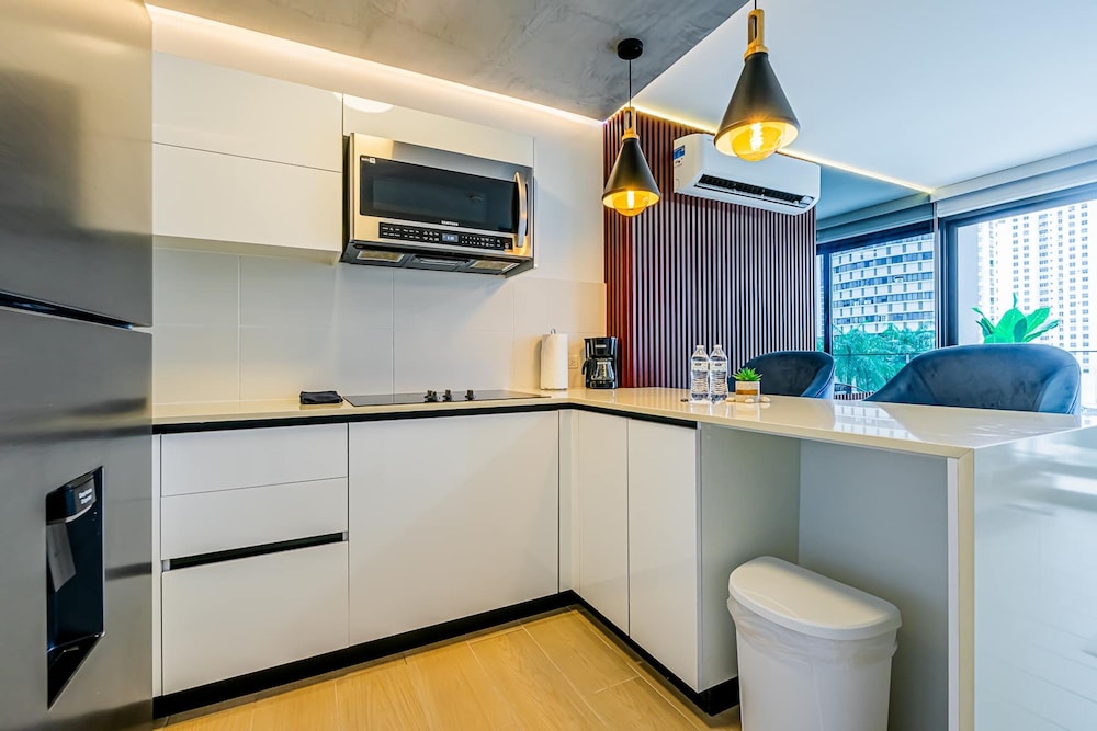 w Bright 1BR w Private Balcony in San Francisco